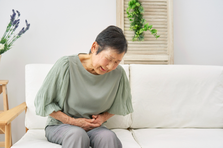 胃潰瘍を放置すると胃の壁に穴が！？